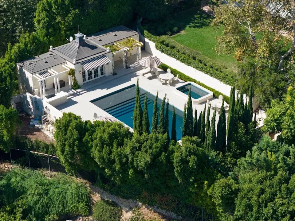 Taylor Swift Watch Hill Rhode Island real estate mansion