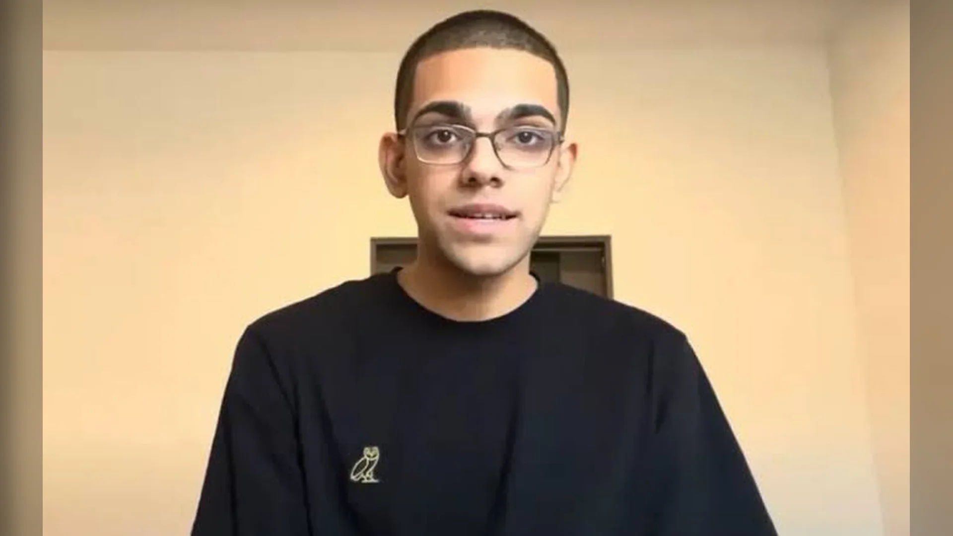 Neon net worth streamer setup showing his Kick streaming studio